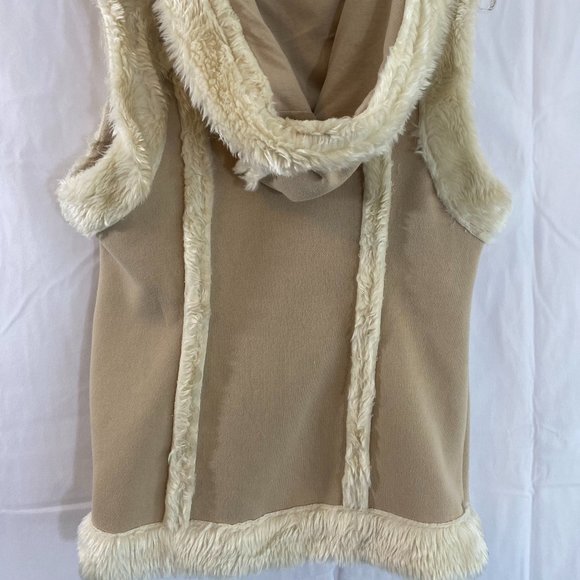 Sebby Faux Fur Cozy Cream Hooded Sleeveless Vest NWOT Women's Size Medium - Picture 9 of 12